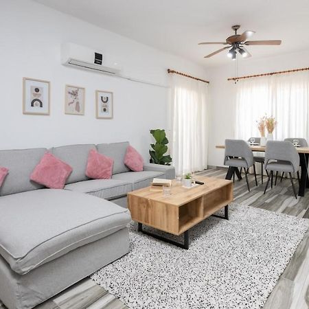 Beautiful Apartment In Harbour Paphos, Central & Close To Beach Exteriér fotografie